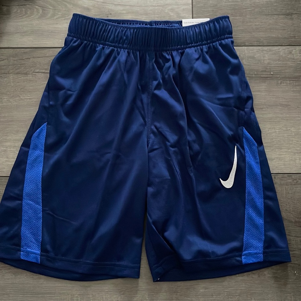 NWT boys Nike standard fit dri-fit shorts. Size medium.